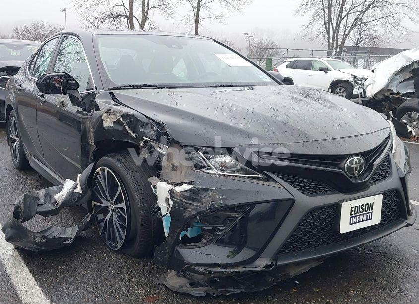 2019 Toyota Camry SE (VIN 4T1B11HK0KU845875) main photo