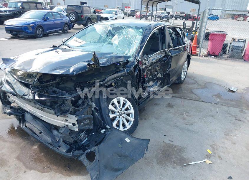 Photo 2 of 2019 Toyota Camry LE (VIN 4T1B11HK0KU849912)