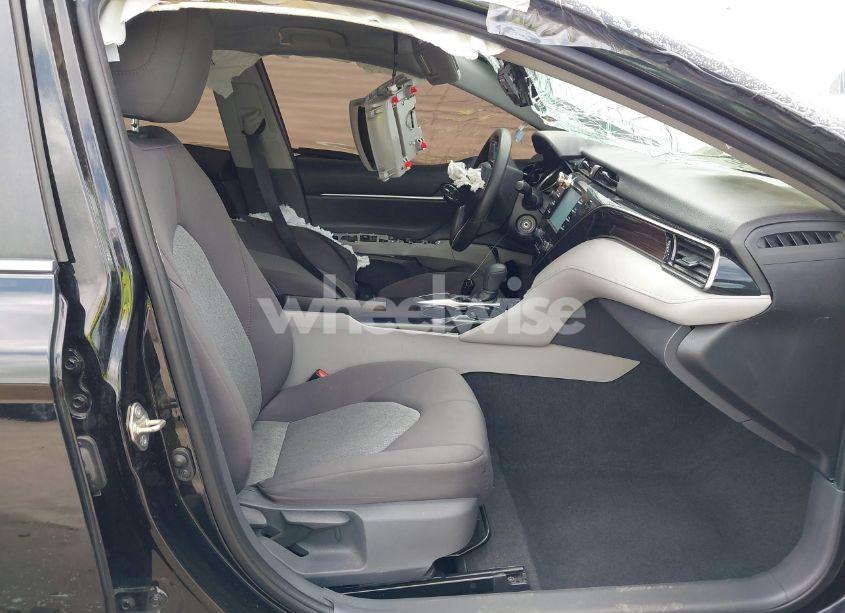 Photo 5 of 2019 Toyota Camry LE (VIN 4T1B11HK0KU849912)