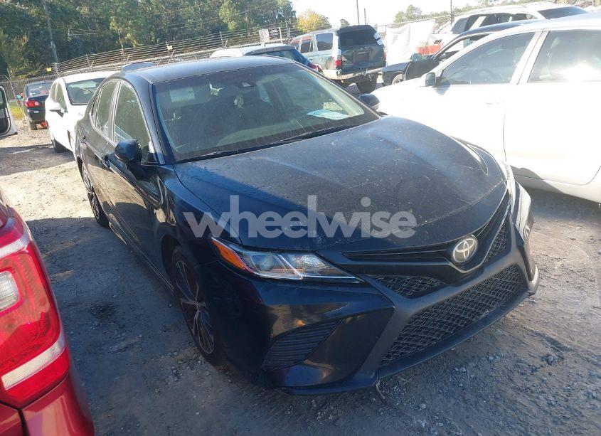2018 Toyota Camry SE (VIN 4T1B11HK1JU019602) main photo