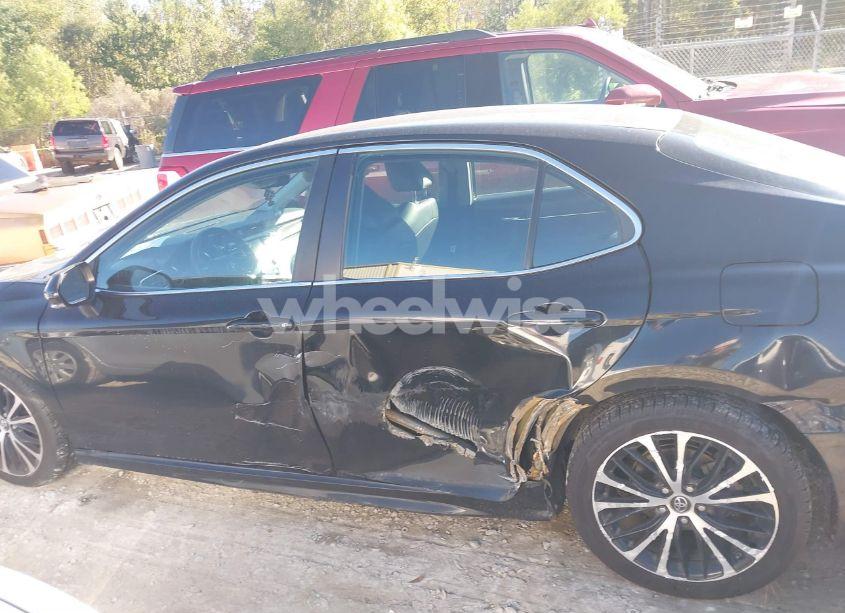 Photo 14 of 2018 Toyota Camry SE (VIN 4T1B11HK1JU019602)