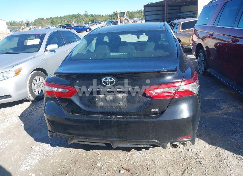 Photo 16 of 2018 Toyota Camry SE (VIN 4T1B11HK1JU019602)