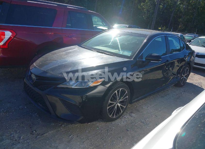 Photo 2 of 2018 Toyota Camry SE (VIN 4T1B11HK1JU019602)