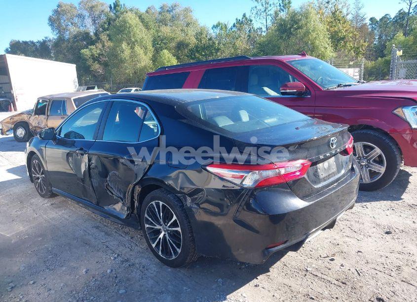 Photo 3 of 2018 Toyota Camry SE (VIN 4T1B11HK1JU019602)