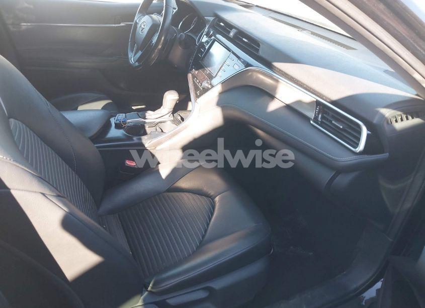 Photo 5 of 2018 Toyota Camry SE (VIN 4T1B11HK1JU019602)