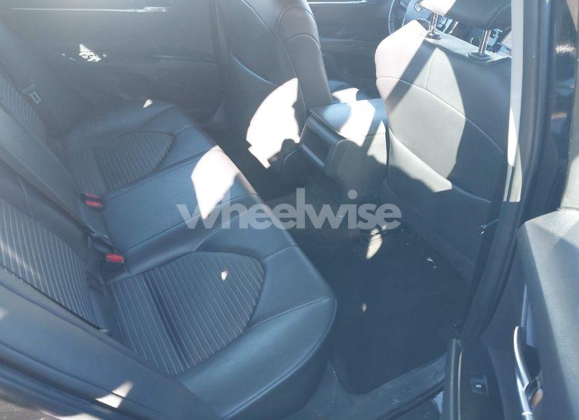 Photo 8 of 2018 Toyota Camry SE (VIN 4T1B11HK1JU019602)