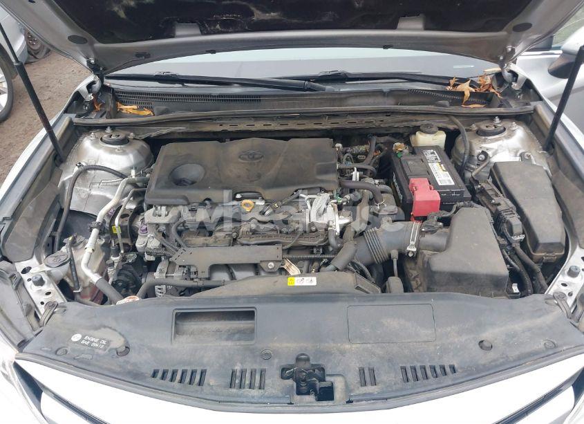 Photo 10 of 2018 Toyota Camry LE (VIN 4T1B11HK1JU024833)