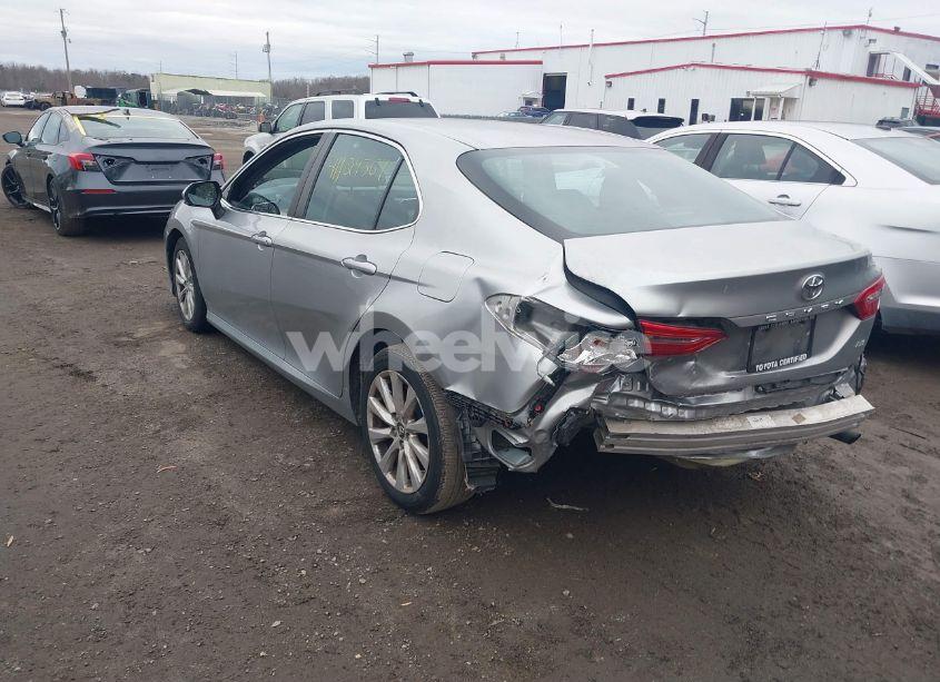 Photo 3 of 2018 Toyota Camry LE (VIN 4T1B11HK1JU024833)