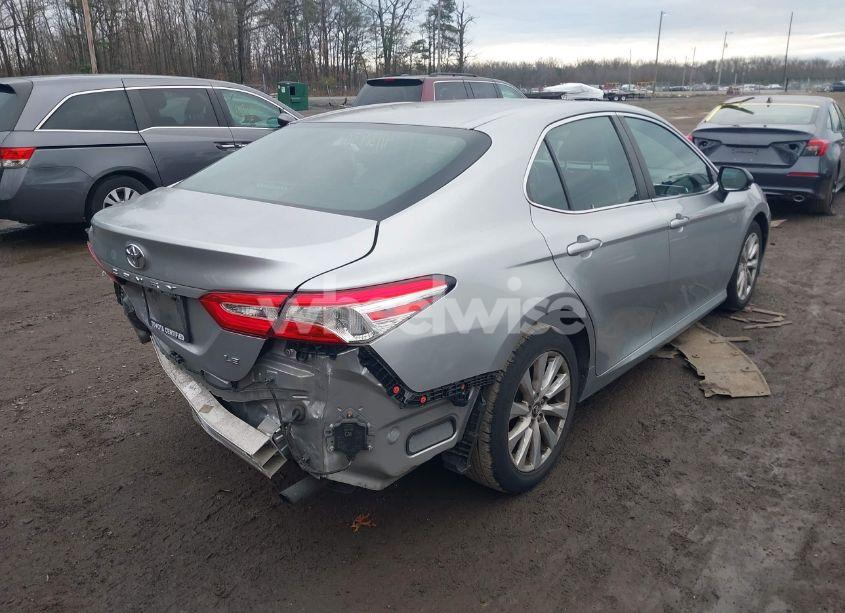 Photo 4 of 2018 Toyota Camry LE (VIN 4T1B11HK1JU024833)