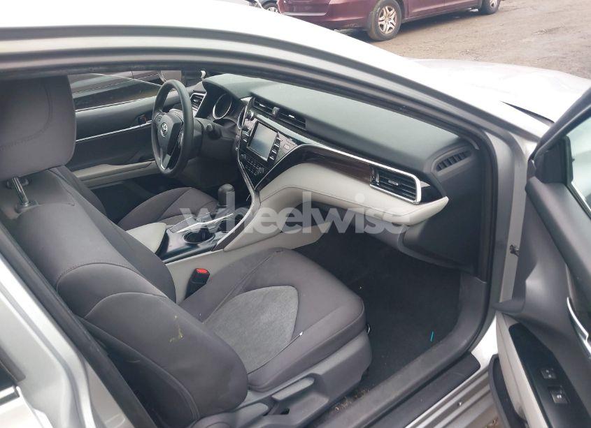 Photo 5 of 2018 Toyota Camry LE (VIN 4T1B11HK1JU024833)