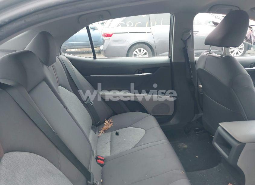 Photo 8 of 2018 Toyota Camry LE (VIN 4T1B11HK1JU024833)