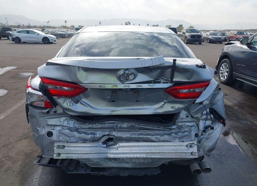 Photo 16 of 2018 Toyota Camry SE (VIN 4T1B11HK1JU047495)