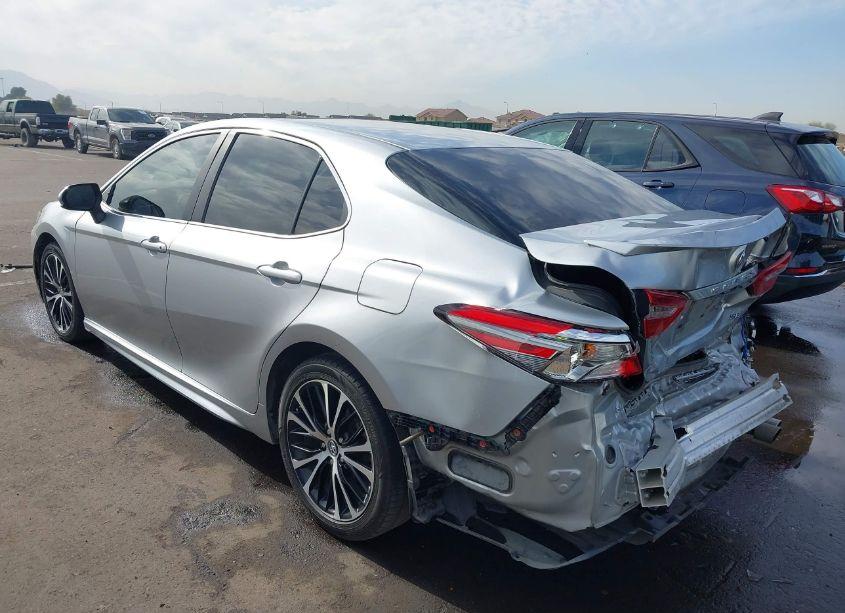 Photo 3 of 2018 Toyota Camry SE (VIN 4T1B11HK1JU047495)