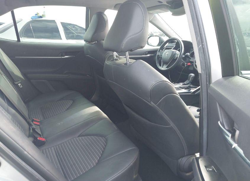 Photo 8 of 2018 Toyota Camry SE (VIN 4T1B11HK1JU047495)