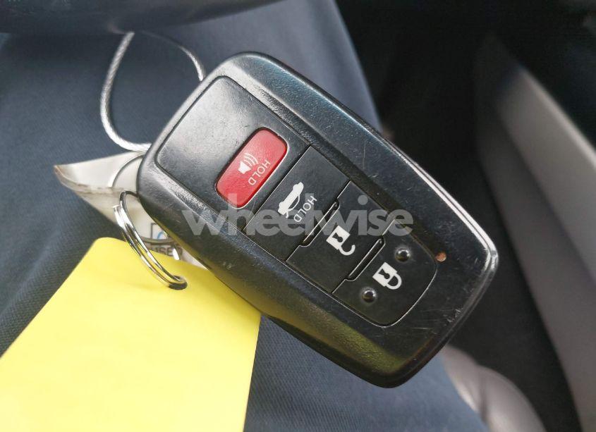 Photo 11 of 2018 Toyota Camry XLE (VIN 4T1B11HK1JU048369)