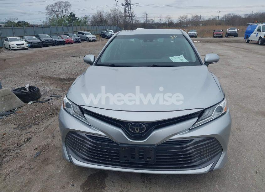 Photo 12 of 2018 Toyota Camry XLE (VIN 4T1B11HK1JU048369)