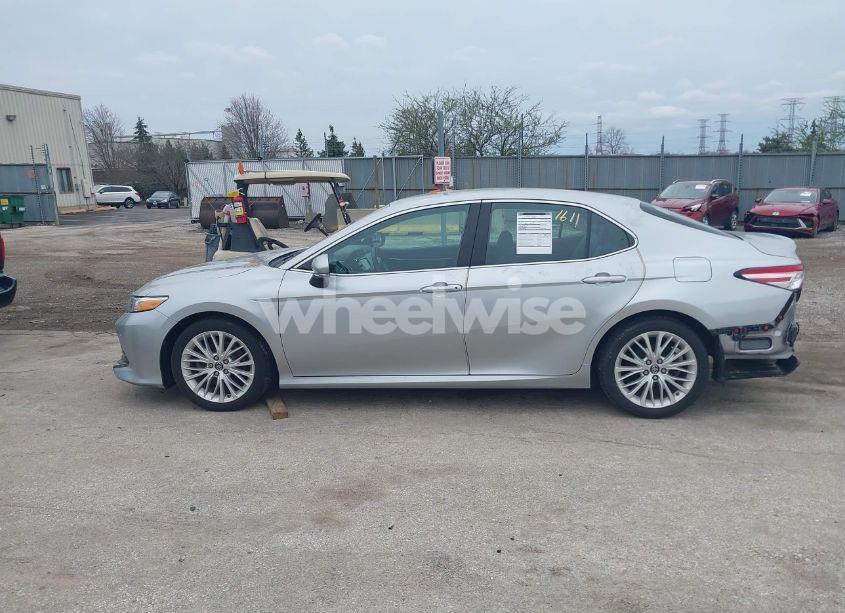 Photo 14 of 2018 Toyota Camry XLE (VIN 4T1B11HK1JU048369)