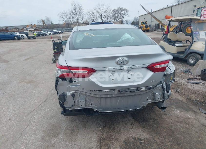 Photo 16 of 2018 Toyota Camry XLE (VIN 4T1B11HK1JU048369)