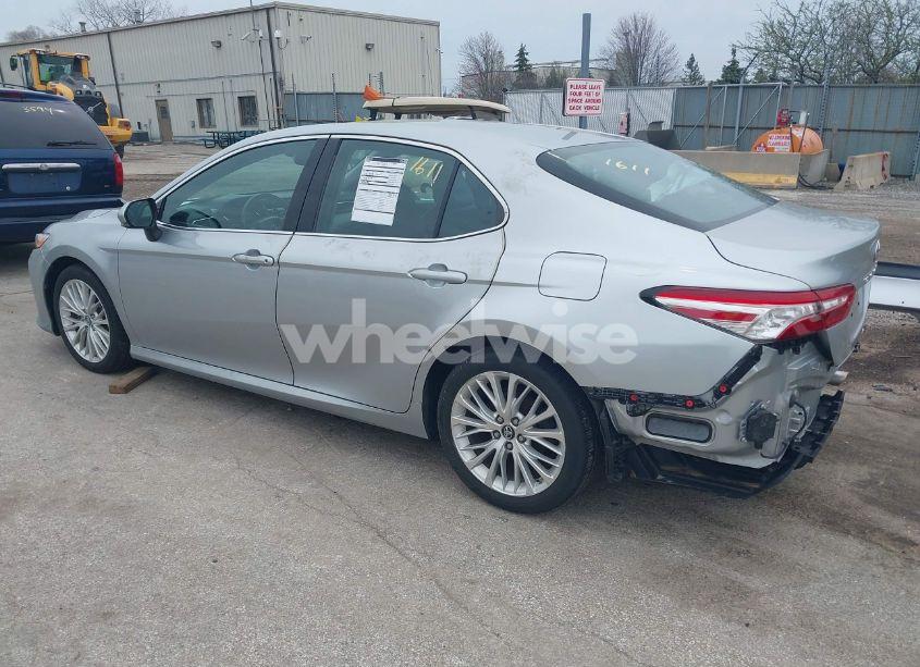 Photo 3 of 2018 Toyota Camry XLE (VIN 4T1B11HK1JU048369)