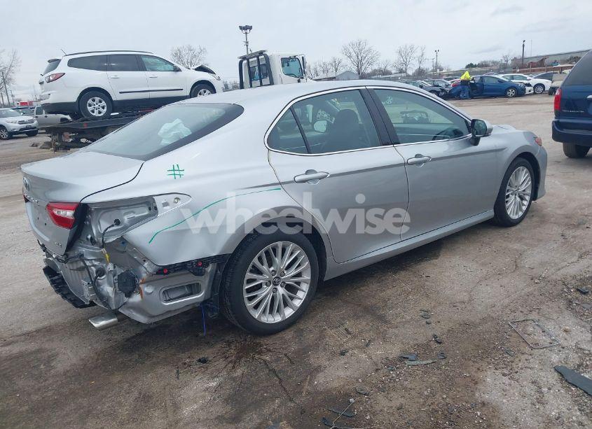 Photo 4 of 2018 Toyota Camry XLE (VIN 4T1B11HK1JU048369)