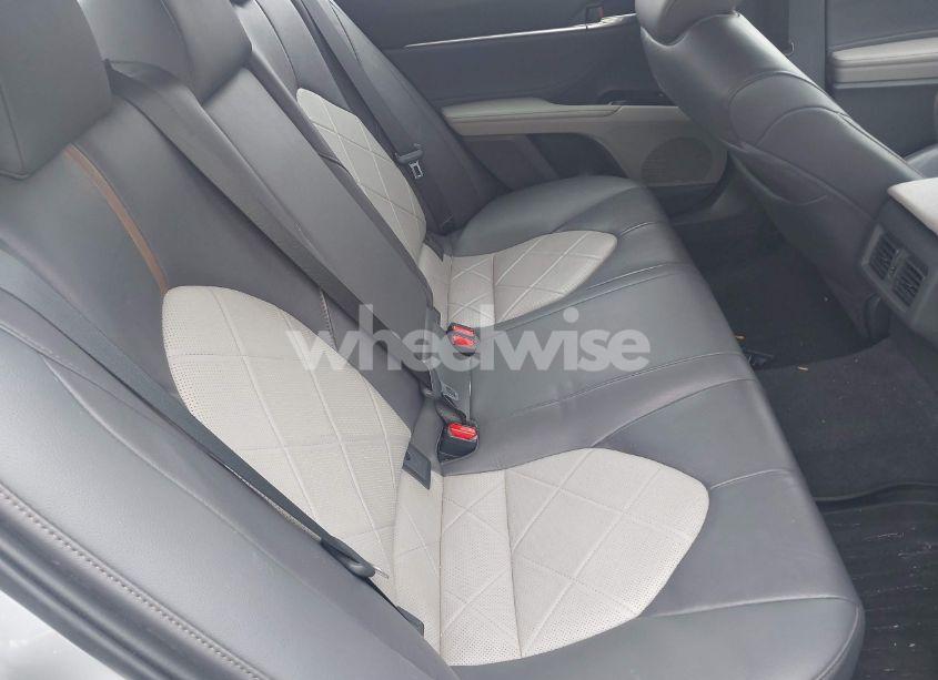 Photo 8 of 2018 Toyota Camry XLE (VIN 4T1B11HK1JU048369)