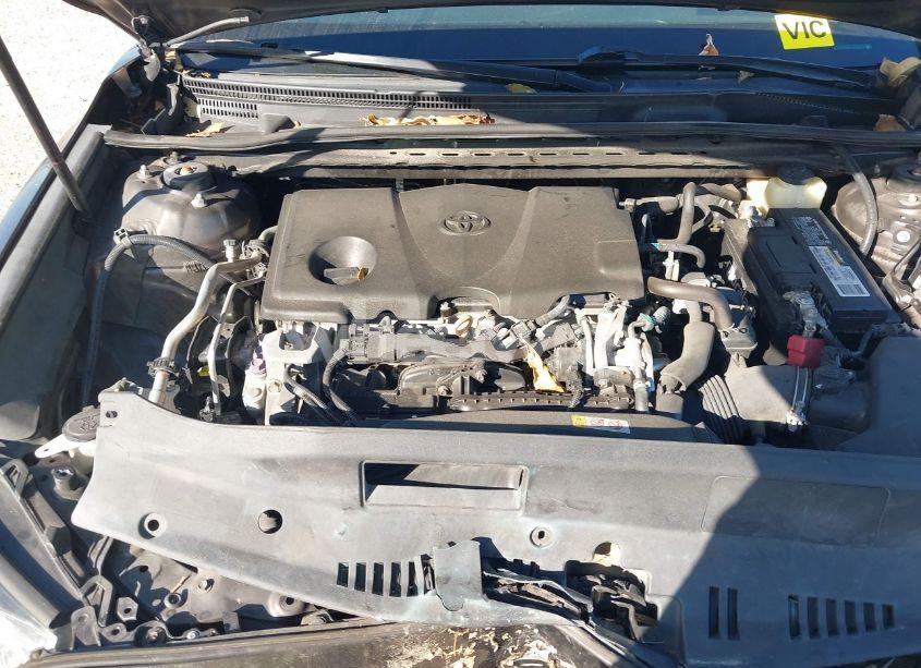 Photo 10 of 2018 Toyota Camry LE (VIN 4T1B11HK1JU060571)