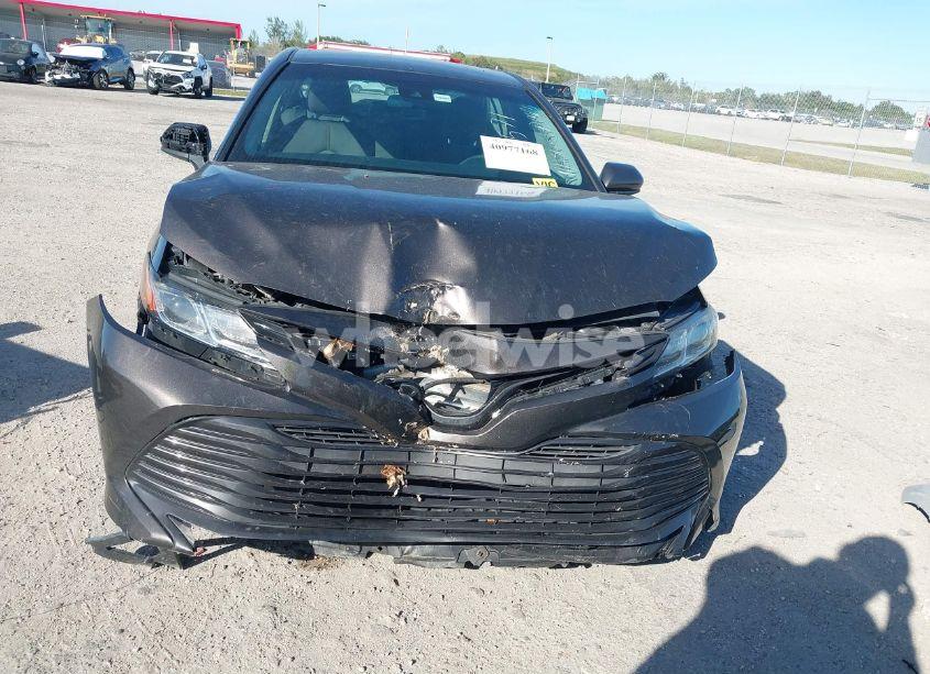 Photo 12 of 2018 Toyota Camry LE (VIN 4T1B11HK1JU060571)