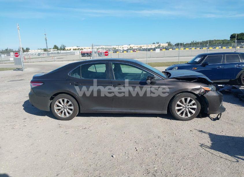 Photo 13 of 2018 Toyota Camry LE (VIN 4T1B11HK1JU060571)