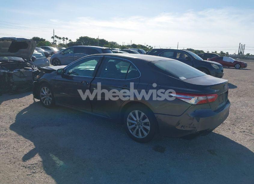 Photo 3 of 2018 Toyota Camry LE (VIN 4T1B11HK1JU060571)