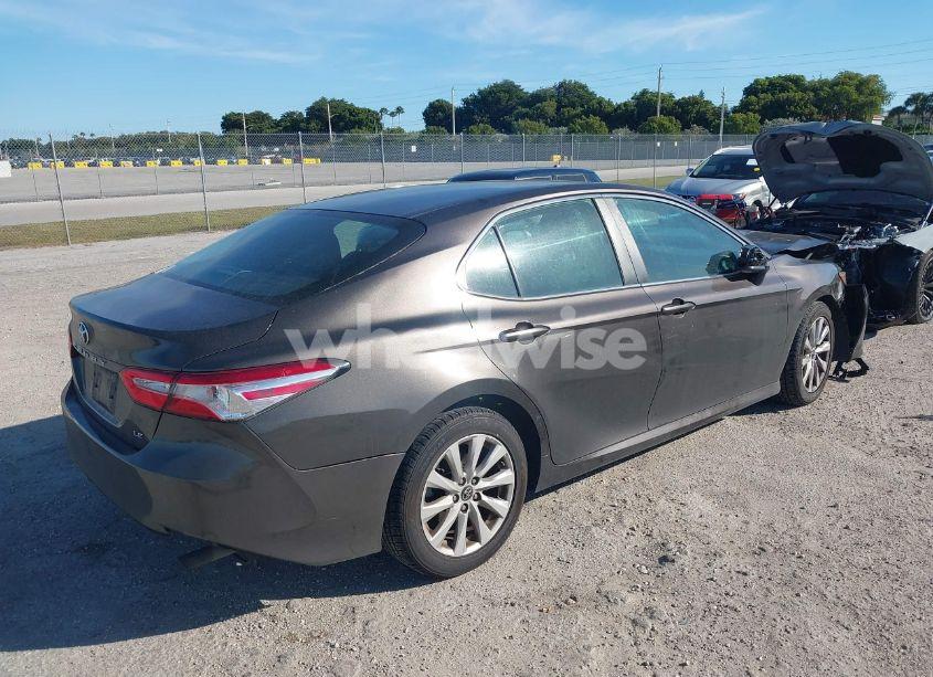 Photo 4 of 2018 Toyota Camry LE (VIN 4T1B11HK1JU060571)