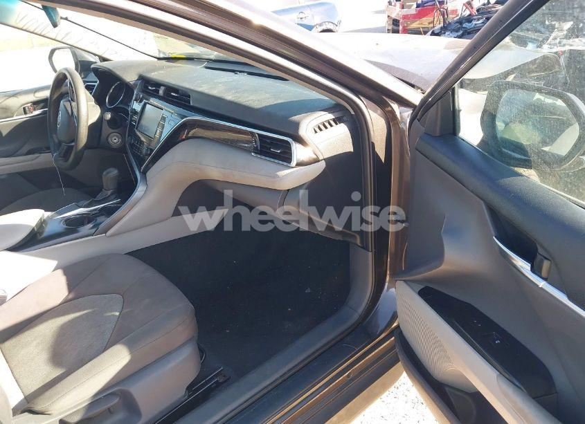 Photo 5 of 2018 Toyota Camry LE (VIN 4T1B11HK1JU060571)