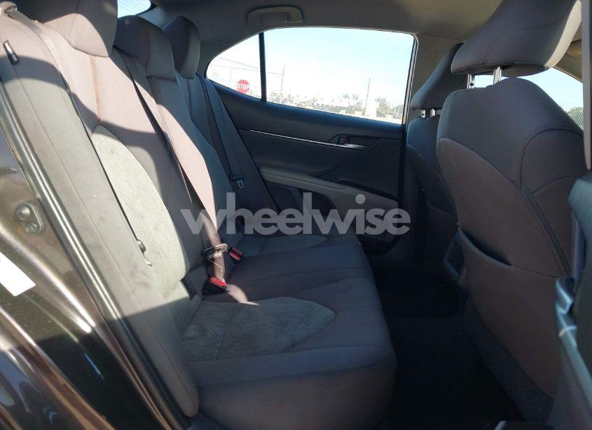 Photo 8 of 2018 Toyota Camry LE (VIN 4T1B11HK1JU060571)