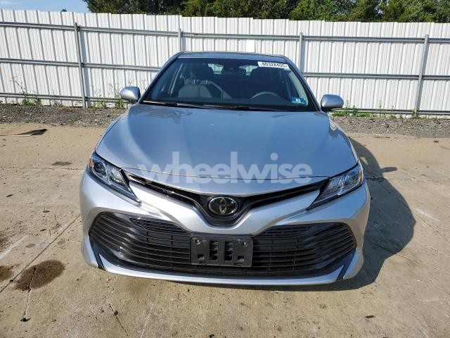 2018 TOYOTA CAMRY L (VIN 4T1B11HK1JU063812) main photo