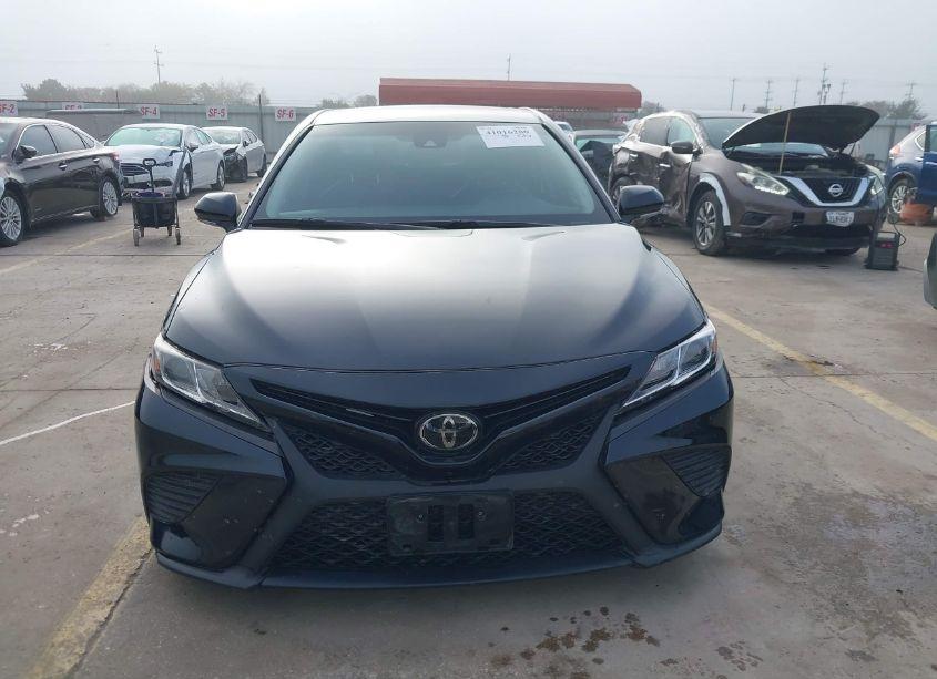 Photo 12 of 2018 Toyota Camry SE (VIN 4T1B11HK1JU065124)