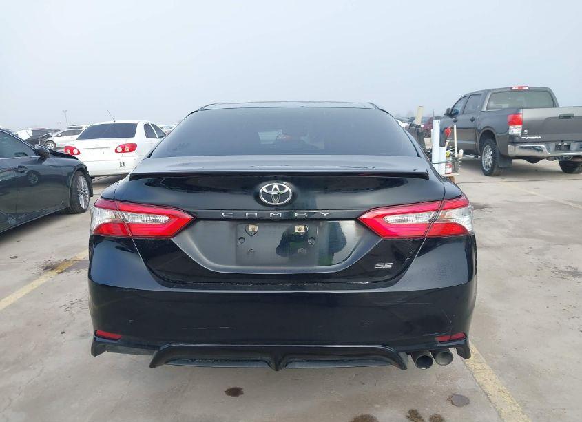 Photo 16 of 2018 Toyota Camry SE (VIN 4T1B11HK1JU065124)