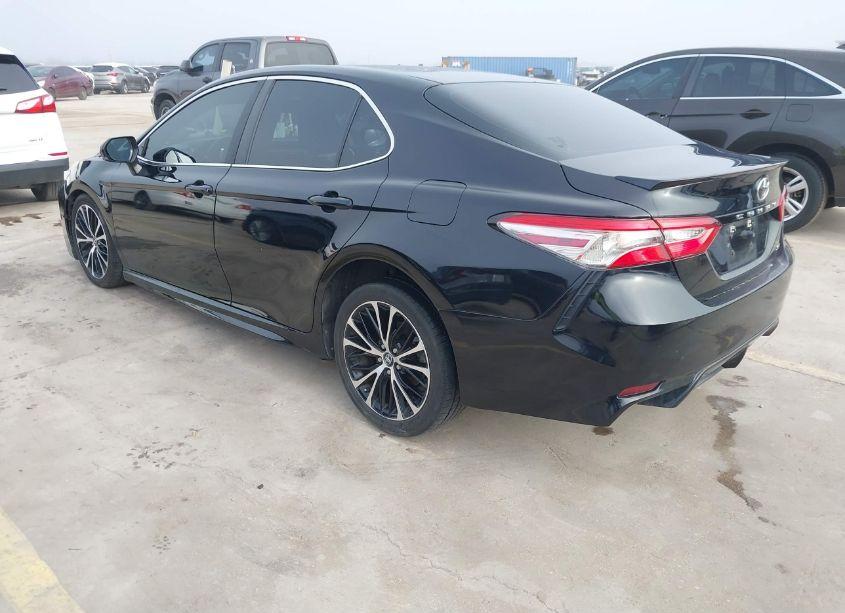 Photo 3 of 2018 Toyota Camry SE (VIN 4T1B11HK1JU065124)