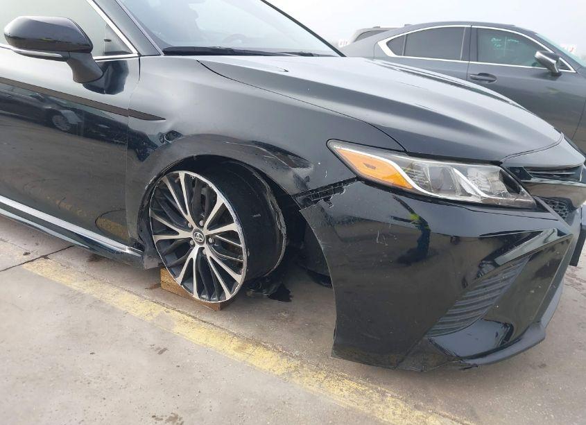 Photo 6 of 2018 Toyota Camry SE (VIN 4T1B11HK1JU065124)