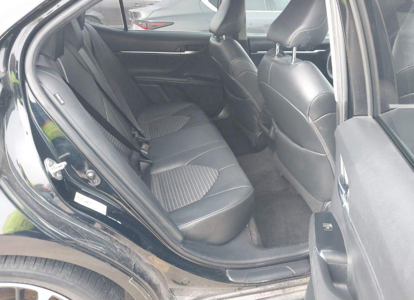 Photo 8 of 2018 Toyota Camry SE (VIN 4T1B11HK1JU065124)