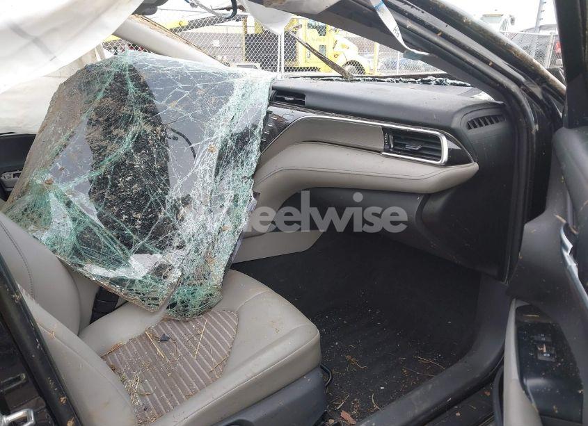 Photo 5 of 2018 Toyota Camry SE (VIN 4T1B11HK1JU066497)