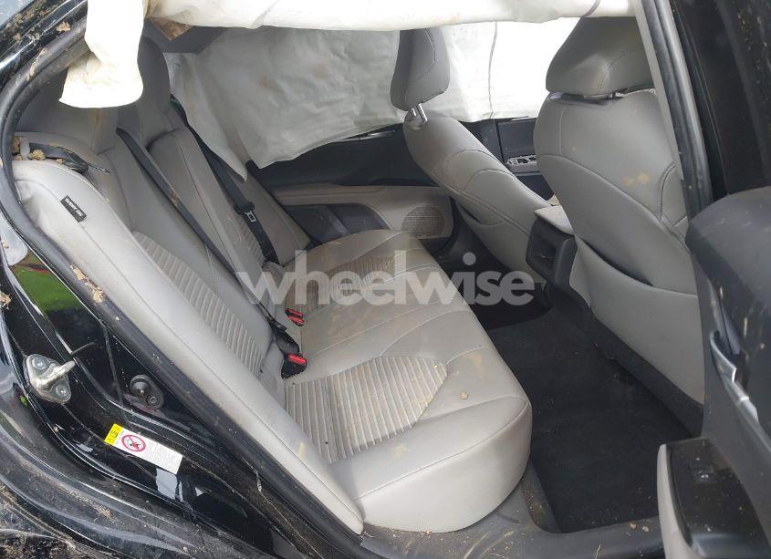 Photo 8 of 2018 Toyota Camry SE (VIN 4T1B11HK1JU066497)