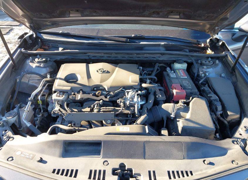 Photo 10 of 2018 Toyota Camry LE (VIN 4T1B11HK1JU088449)