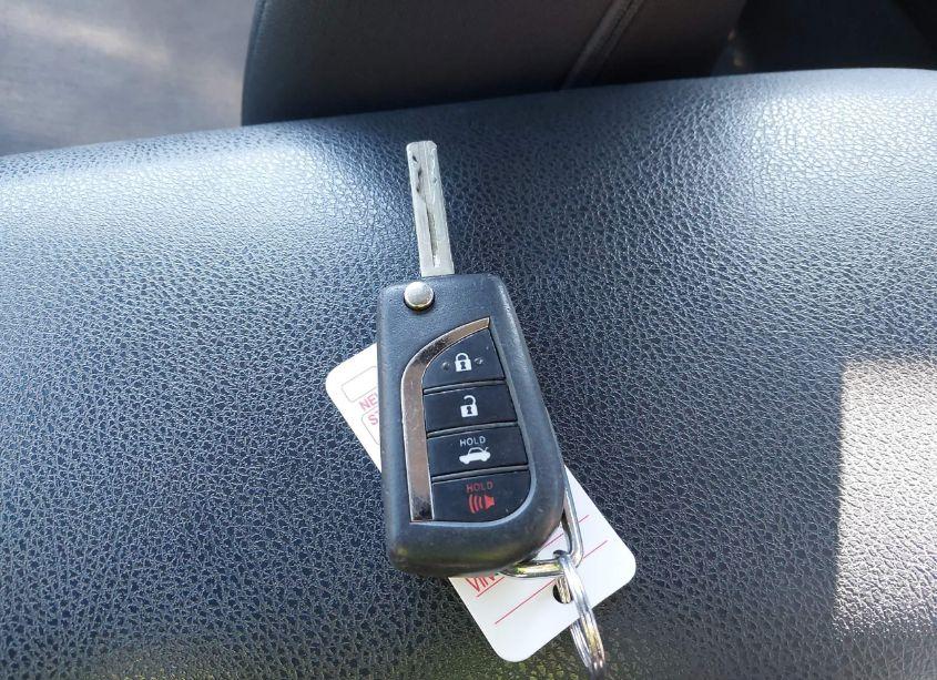 Photo 11 of 2018 Toyota Camry LE (VIN 4T1B11HK1JU088449)