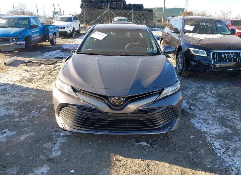 Photo 13 of 2018 Toyota Camry LE (VIN 4T1B11HK1JU088449)