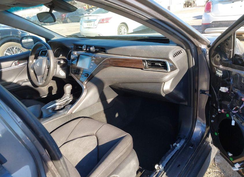 Photo 5 of 2018 Toyota Camry LE (VIN 4T1B11HK1JU088449)