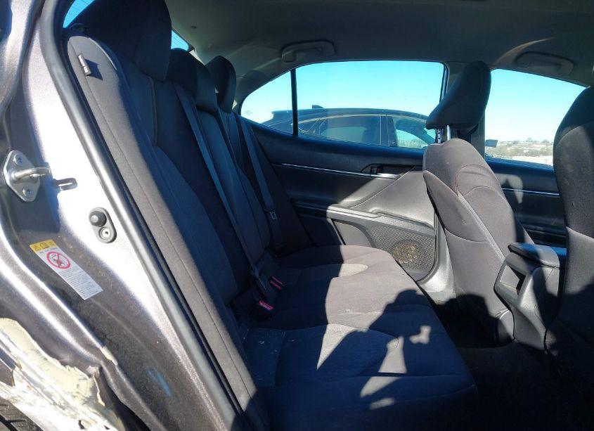 Photo 8 of 2018 Toyota Camry LE (VIN 4T1B11HK1JU088449)