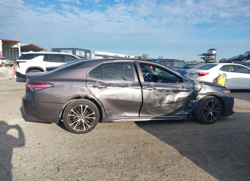 Photo 13 of 2018 Toyota Camry SE (VIN 4T1B11HK1JU097829)