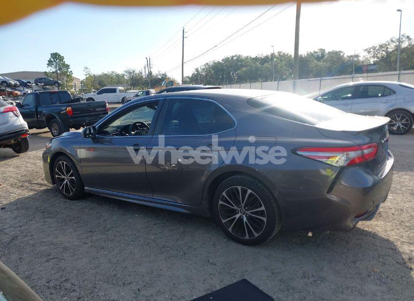 Photo 14 of 2018 Toyota Camry SE (VIN 4T1B11HK1JU097829)