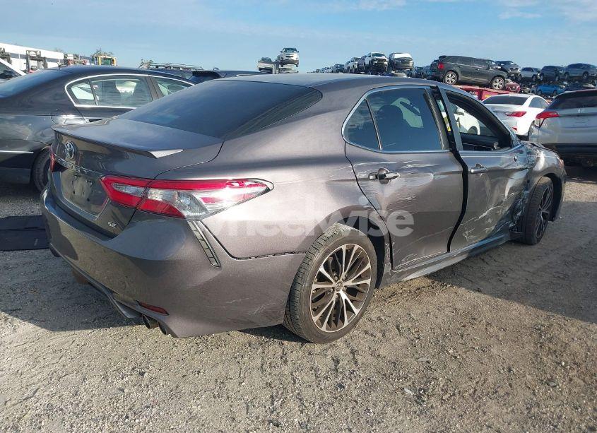 Photo 4 of 2018 Toyota Camry SE (VIN 4T1B11HK1JU097829)