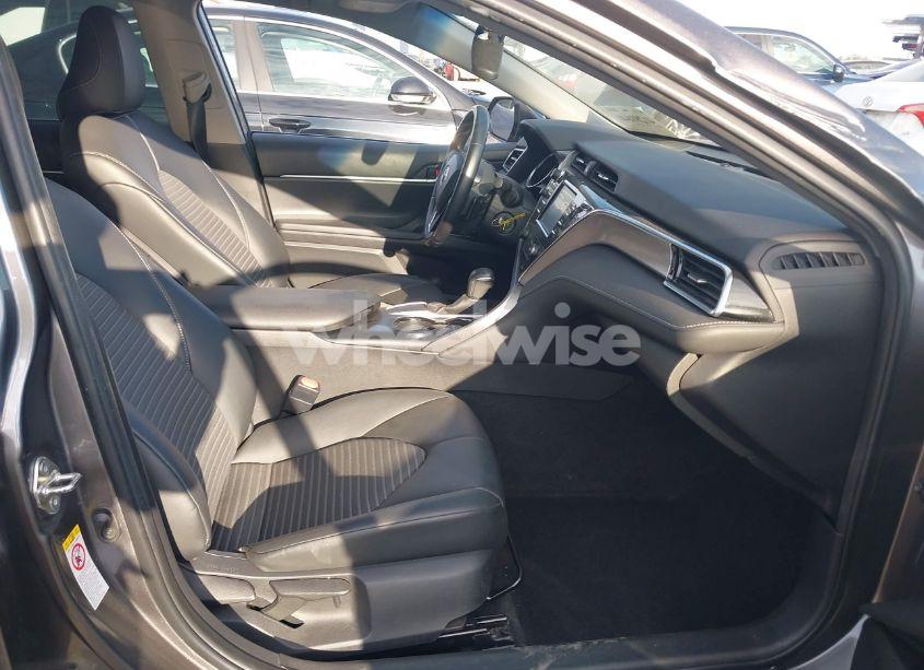 Photo 5 of 2018 Toyota Camry SE (VIN 4T1B11HK1JU097829)