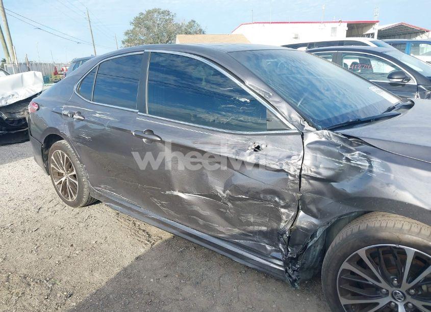Photo 6 of 2018 Toyota Camry SE (VIN 4T1B11HK1JU097829)